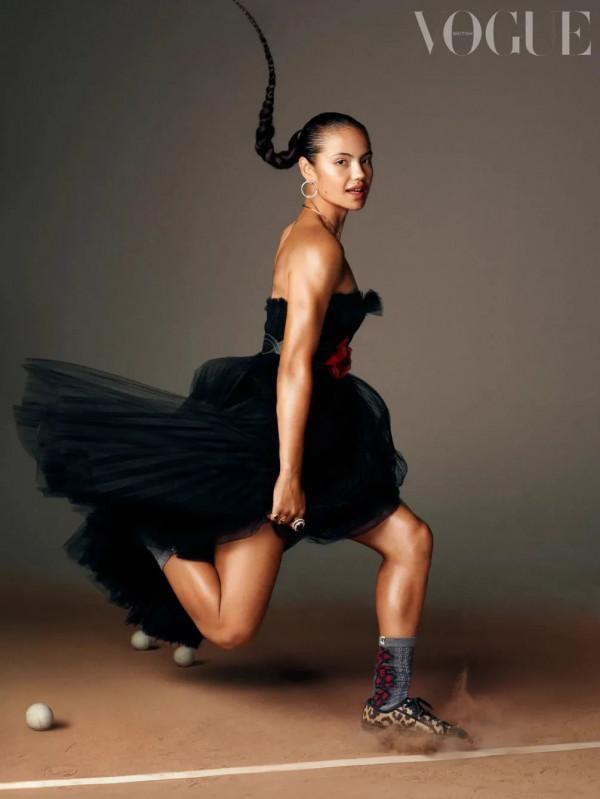 時尚圈和英王室寵愛的18歲華裔女孩，東北話說得好溜