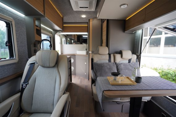 眾銳工設首款C型房車上市，隱藏式廚房觀景會客廳，設計獨具匠心