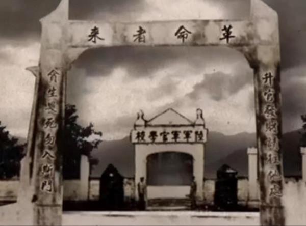 李宗仁評價蔣介石:軍事和政治都是二流貨色,唯獨權術無人出其右 李宗仁評價蔣介石:軍事和政治都是二流貨色,唯獨權術無人出其右