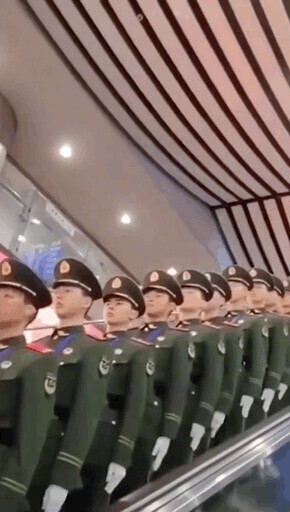 “複製貼上”的兵哥哥，無需標榜的風景線