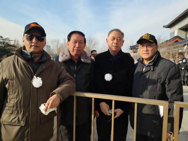 深深緬懷翟雲英阿姨，請接受我們的軍禮