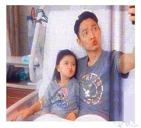 模範爸爸劉德華：為女兒請10個保鏢，三個保姆，還為女兒教育操心