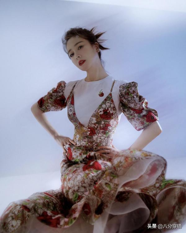 左小青真不愧是“闊太”,穿紅絲絨連衣裙凸顯小蠻腰,高挑時髦 左小青真不愧是“闊太”,穿紅絲絨連衣裙凸顯小蠻腰,高挑時髦