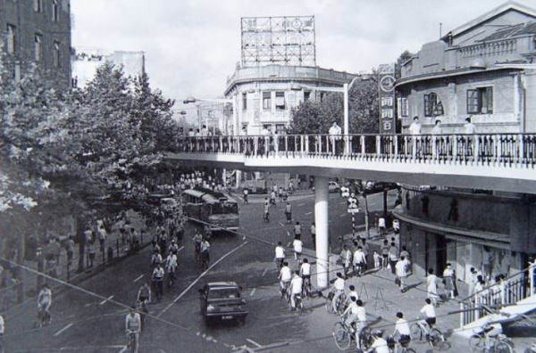 1984年賀子珍病逝，上海市委請示葬禮的規格，鄧小平一句話定調