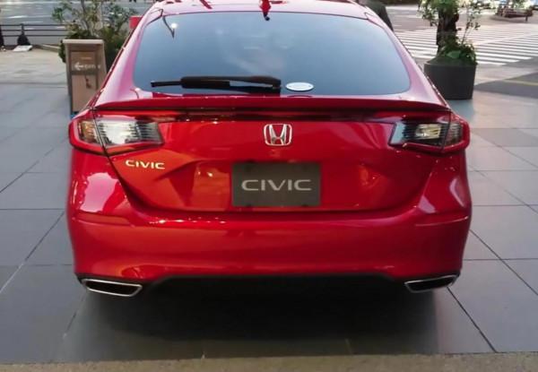 新款本田思域兩廂版實車，外觀很年輕運動，掀背式後尾箱