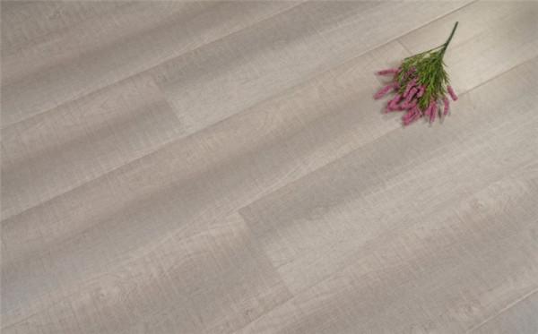 贏牌地板：地面這樣選，冬天不用再忍受瓷磚的冰涼，好看又耐磨