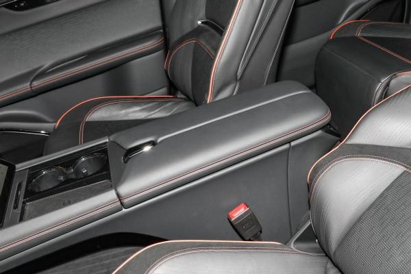 試駕高合HiPhi X六座版:3.9秒破百的眩暈感很“上頭” 試駕高合HiPhi X六座版:3.9秒破百的眩暈感很“上頭”