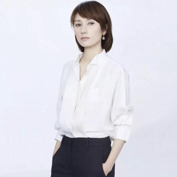 臉上有這3個特徵更適合留劉海，看袁泉就知道，紮起頭髮有些顯老