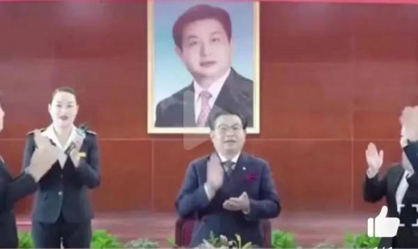 起底文峰：洗頭變洗腦