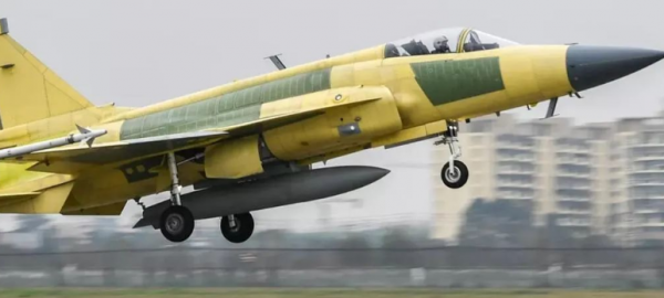 嚇壞印度！中巴聯手研製的&OpenCurlyDoubleQuote;梟龍&rdquo;出席閱兵，實力碾壓印度S-400