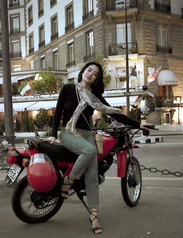 看了林青霞早年造型:哪怕再過20年,我們可能都不如她潮 看了林青霞早年造型:哪怕再過20年,我們可能都不如她潮