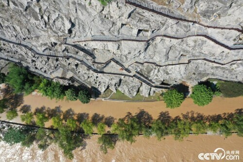 河南洛陽:龍門石窟景區低窪處被淹 河南洛陽:龍門石窟景區低窪處被淹