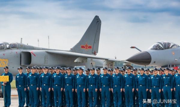 戰機飛行員中，為何除了軍官還是軍官？他們的軍銜還都很高？