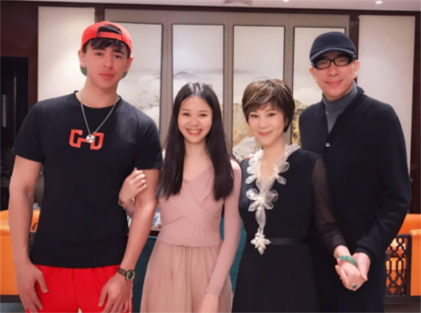 初代乒壇大魔王：許昕的恩師，拿了59個冠軍，年近60仍舊美豔動人