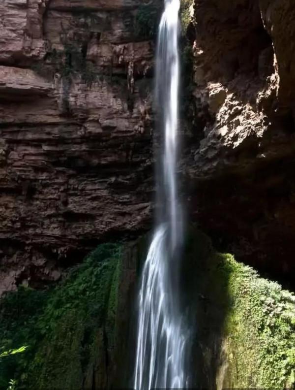 天然瀑布——石柱溝