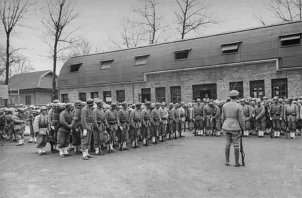 蔣介石最後是怎樣離開大陸的？