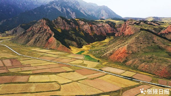 秋染祁連山，馬蹄寺景區五彩斑斕美不勝收