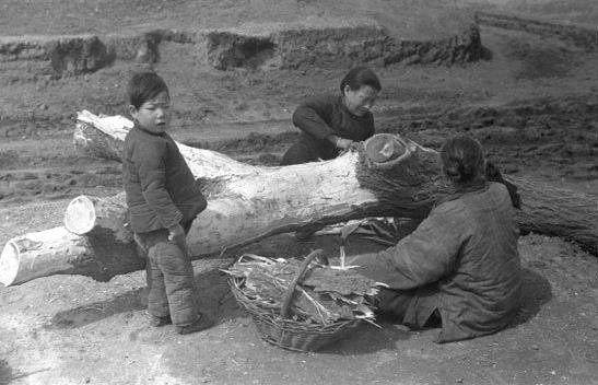 1958年,部隊領導去東北學習,看見糧倉管理員後哭喊：你居然還活著