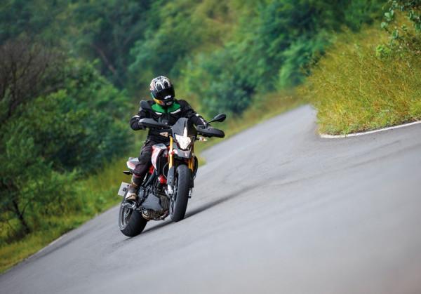 公路興奮劑&mdash;&mdash;Aprilia Dorsoduro 900