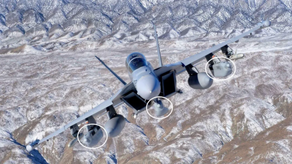 殲-16D投入實戰！當年中國遭遇的“特大空情”，該輪到對面嚐嚐了