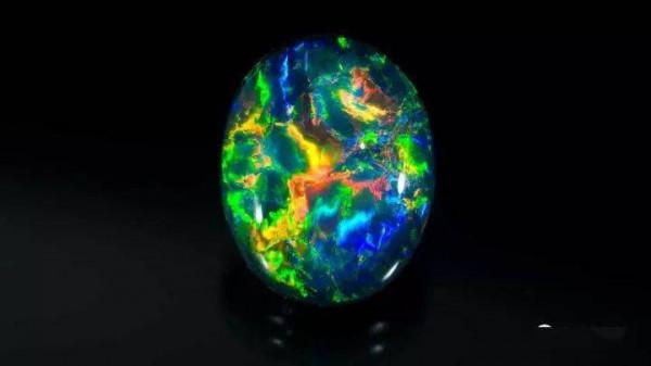 世界上排行前九的珍貴寶石，鑽石沒有上榜，&OpenCurlyDoubleQuote;海洋之星&rdquo;只排第八