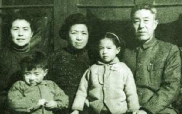 鄭洞國到北京工作，妻子嫌北方冷鬧離婚，多年後請求復婚被拒絕