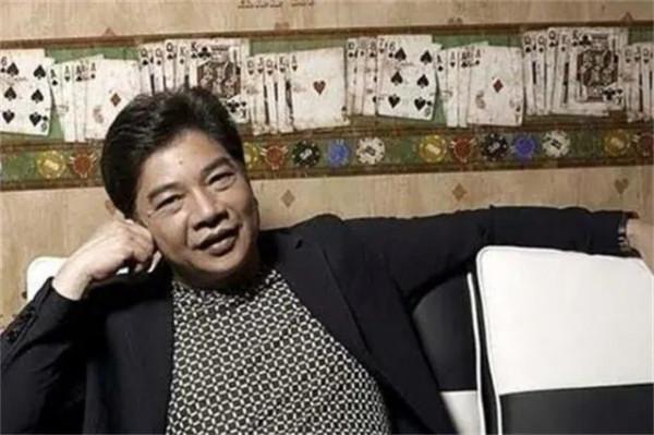 來自廣西農村的世界賭王，每次領獎都身披五星紅旗，賭術冠絕全球