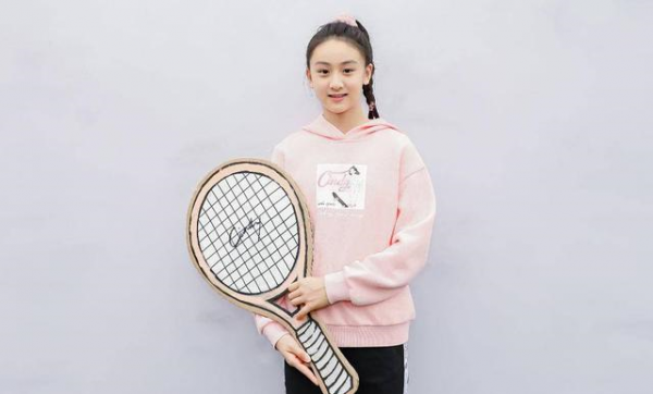 13歲森碟變運動女神!穿運動裝顯超模範,被爸爸舉高高笑起來超甜 13歲森碟變運動女神!穿運動裝顯超模範,被爸爸舉高高笑起來超甜