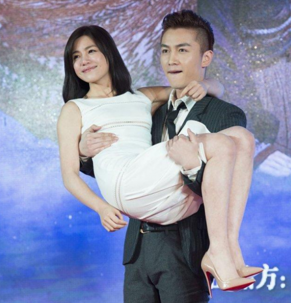 那些被“公主抱”給打敗的男演員,網友只對張豐毅表示理解 那些被“公主抱”給打敗的男演員,網友只對張豐毅表示理解