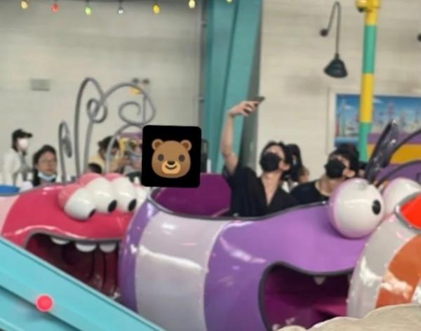 盤點環球影城偶遇明星生圖,白敬亭似商務精英,林依輪兼職賣貨? 盤點環球影城偶遇明星生圖,白敬亭似商務精英,林依輪兼職賣貨?