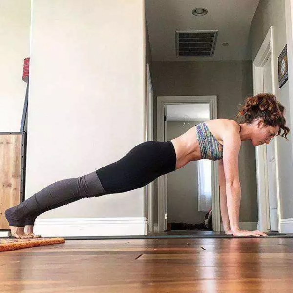 腰越粗，身越短！這組瑜伽天天練，輕鬆瘦出小蠻腰