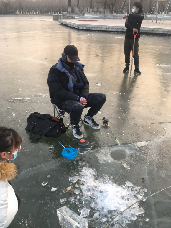 冬天野釣的別急著封竿，給你支幾招，釣不到魚捶我