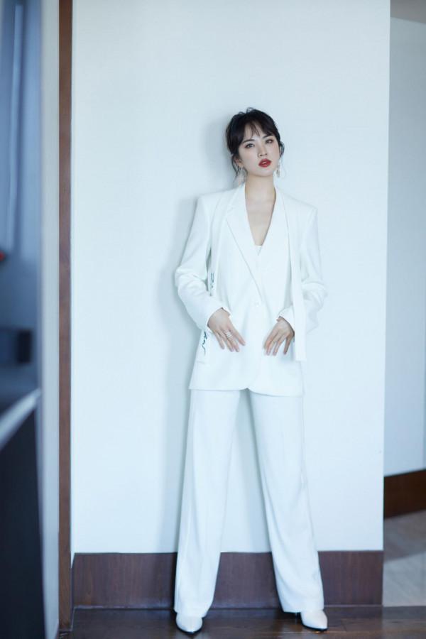 姚安娜風格大變差點認不出!氣場“蓋過”姐姐!全黑穿搭星味十足 姚安娜風格大變差點認不出!氣場“蓋過”姐姐!全黑穿搭星味十足