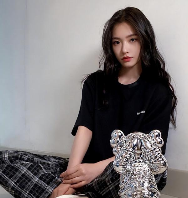 “星女郎”林允曬微整影片，針孔滲血珠，臉部浮腫，網友：太狠了