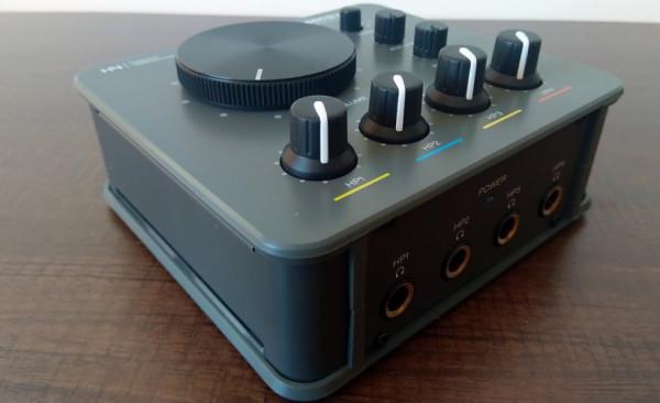 DEERSYNC H4 四通道耳機分配放大器評測 DEERSYNC H4 四通道耳機分配放大器評測