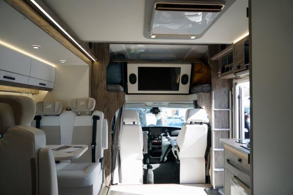 無拓和雙拓怎麼選？德興兩輛當家款房車告訴你