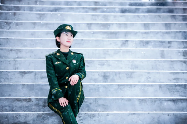 部隊打雪仗，太猛了