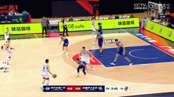 新疆隊的黑暗四分鐘，不斷犯錯誤，到底誰最應該擔責任