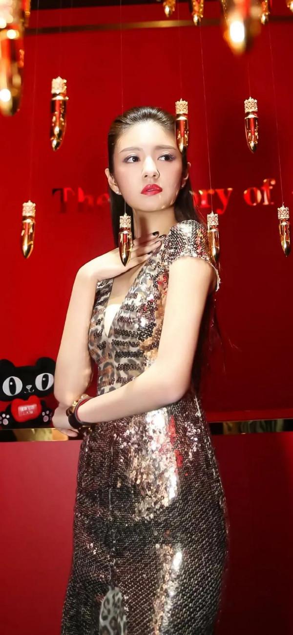 甜美可愛少女李一桐