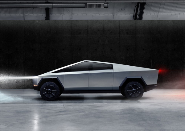 特斯拉不鏽鋼皮卡量產版，超百萬車主排隊等！四不像風格順眼嗎？