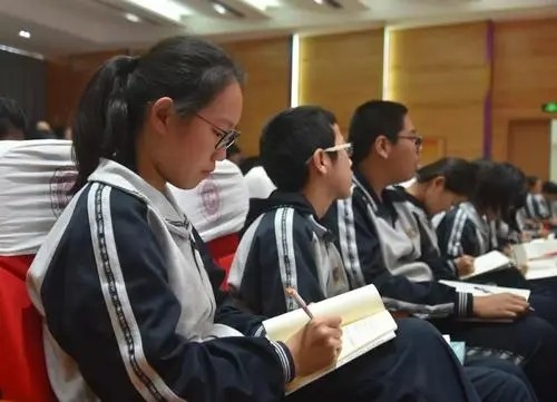 高中競選班幹部需要注意哪些？分析利弊因素，不要讓學生錯失機會