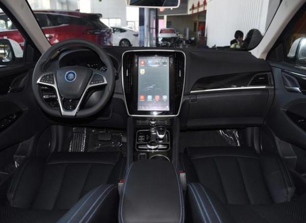 國產新能源緊湊型轎車如何選？大家都看好這兩款，你怎麼看？