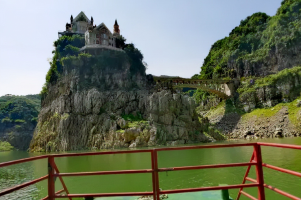 隱藏在貴州大湖的酒店，不出國就可以感受古堡風情，適合家庭度假