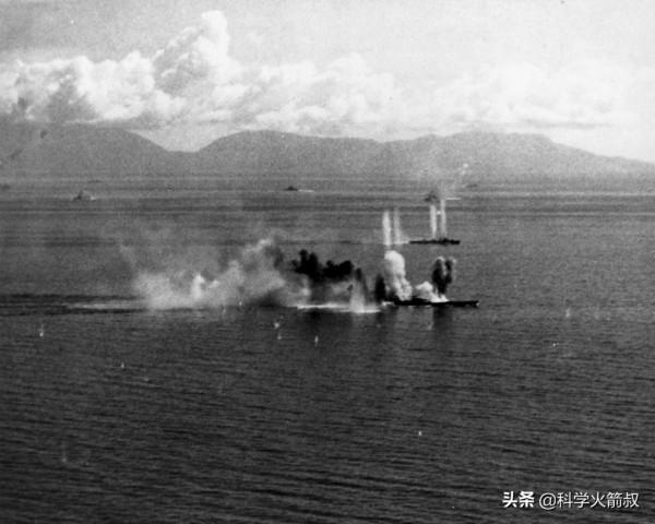 主炮齊射的戰列艦有可能把自己轟散架嗎？答案是，可以