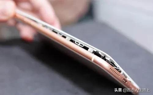 大爺的手機電池為什麼會鼓包？手機電池被掰後為什麼會燃爆？