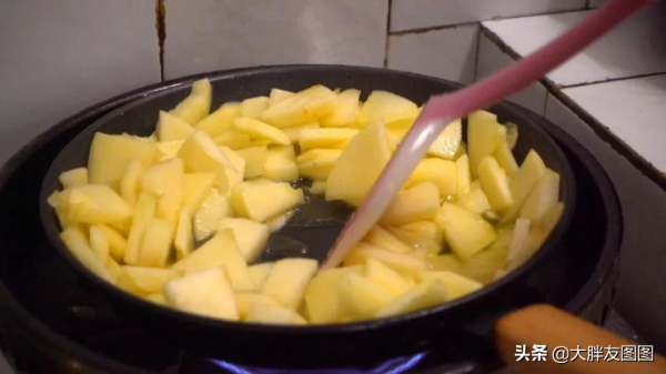 揭秘!乳酪蘋果派的做法,不用揉麵,外酥裡嫩,出爐給人香迷糊了 揭秘!乳酪蘋果派的做法,不用揉麵,外酥裡嫩,出爐給人香迷糊了