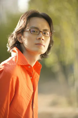 還在努力的易欣和唐磊，曾經的網路歌手，如今成了網紅主播