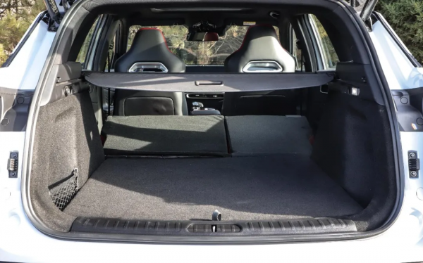 電子後視鏡+華為車機,軸距2735mm,預計10萬出頭可買 電子後視鏡+華為車機,軸距2735mm,預計10萬出頭可買