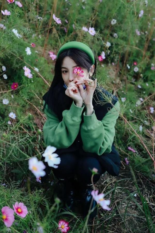 陳小紜實力演繹“人比花嬌”,穿衣看著挺嫩的,這少女感沒誰了 陳小紜實力演繹“人比花嬌”,穿衣看著挺嫩的,這少女感沒誰了