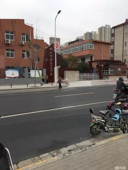 解放初期黃崗寺地面的五棵楊樹